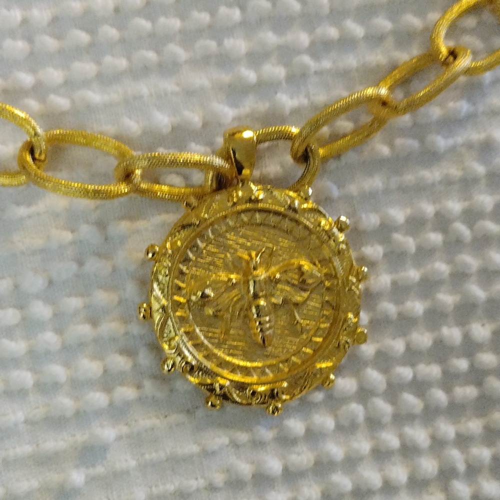 Susan Shaw Gold Bee Pendant Necklace